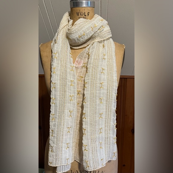 Chiffon/ Gold Lurex Wrap - Picture 2 of 7